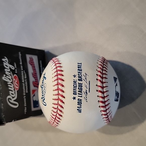 Baseball signed by Freddy Garcia - Picture 2 of 3